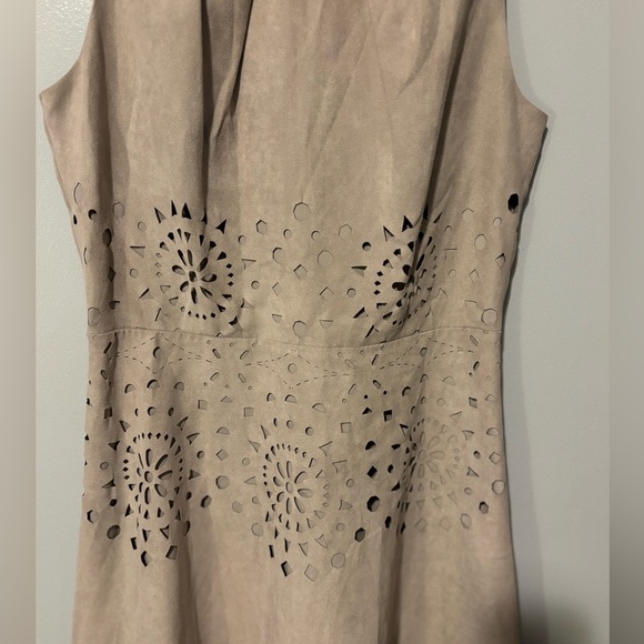 Jessica Simpson Sleeveless Tan Dress Size 8 Geometric Pattern. - Picture 2 of 9